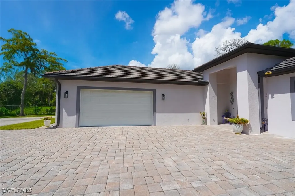3068 2nd Street NW Naples FL 34120