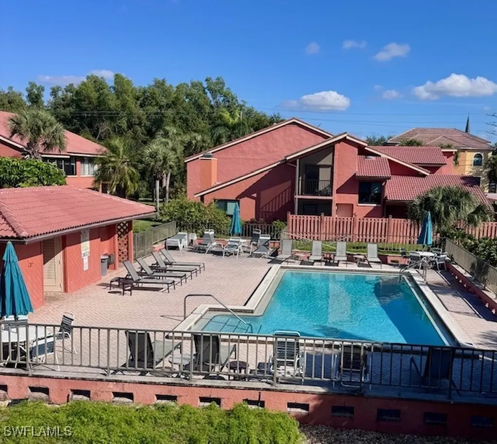 114 Cypress Way E Naples FL 34110