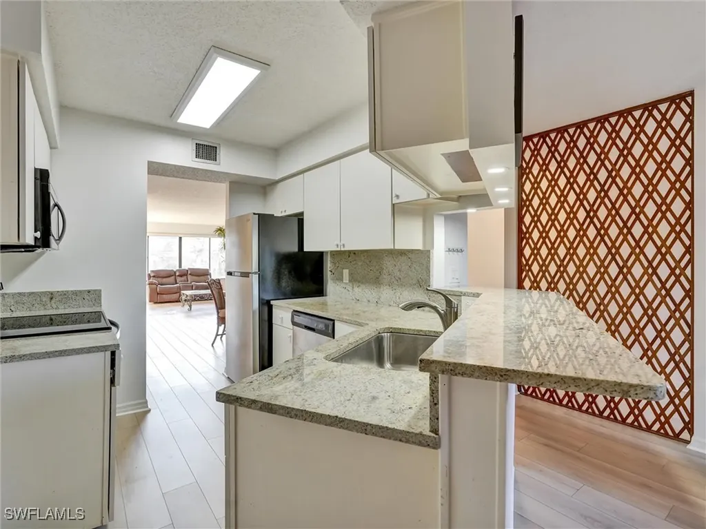 114 Cypress Way E Naples FL 34110