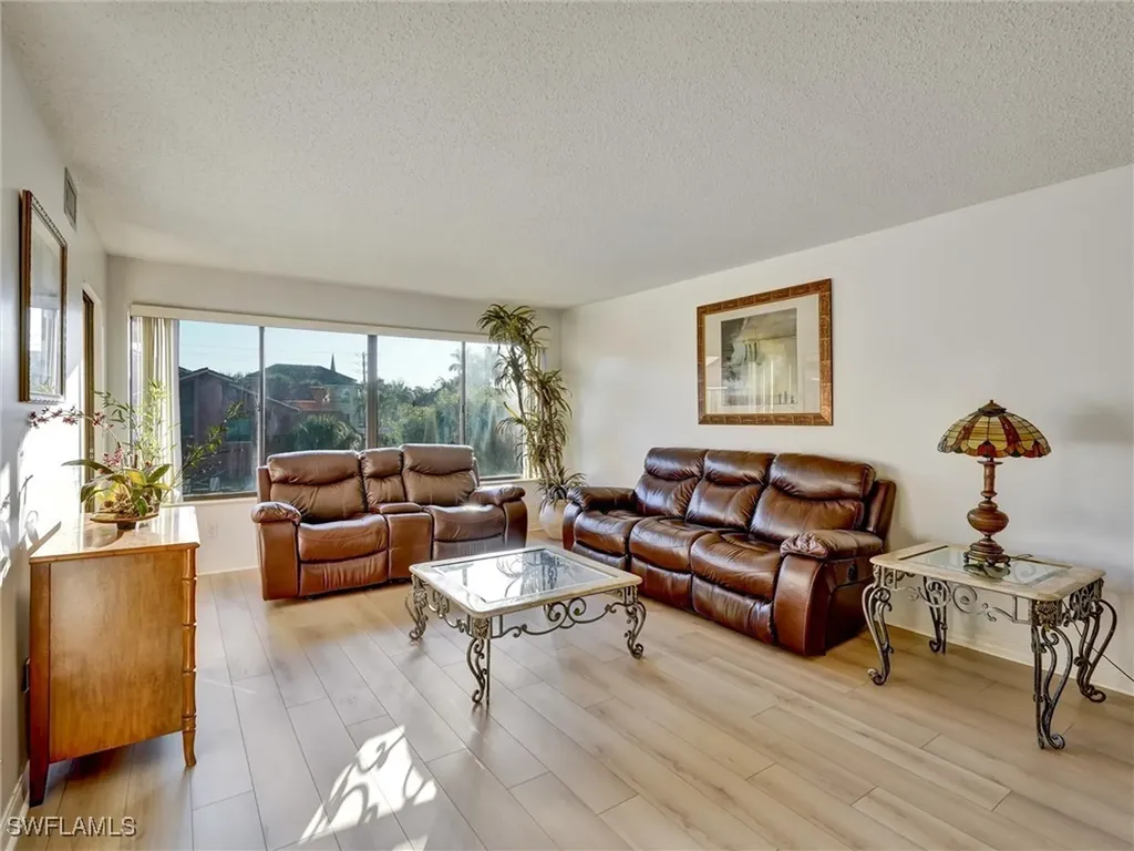 114 Cypress Way E Naples FL 34110