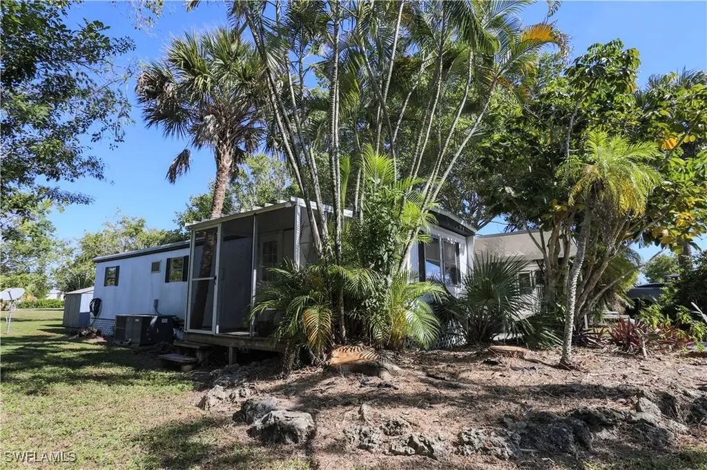 893 Manatee Road Naples FL 34114