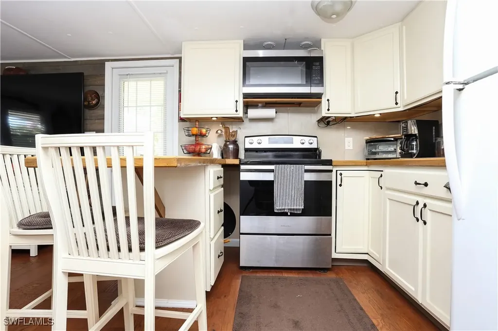 893 Manatee Road Naples FL 34114