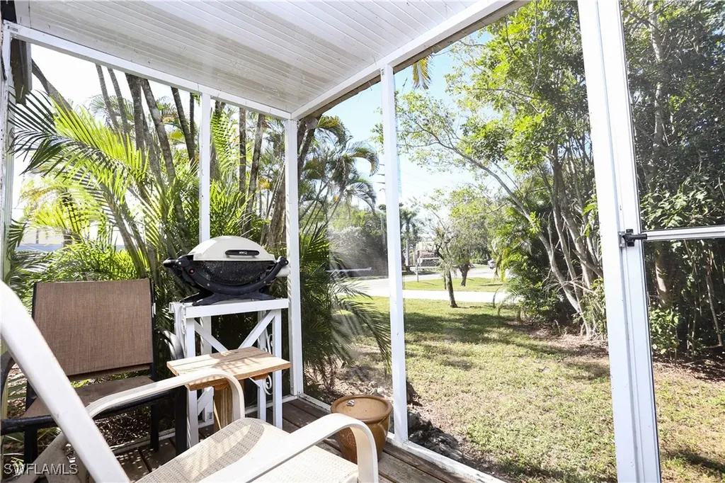 893 Manatee Road Naples FL 34114