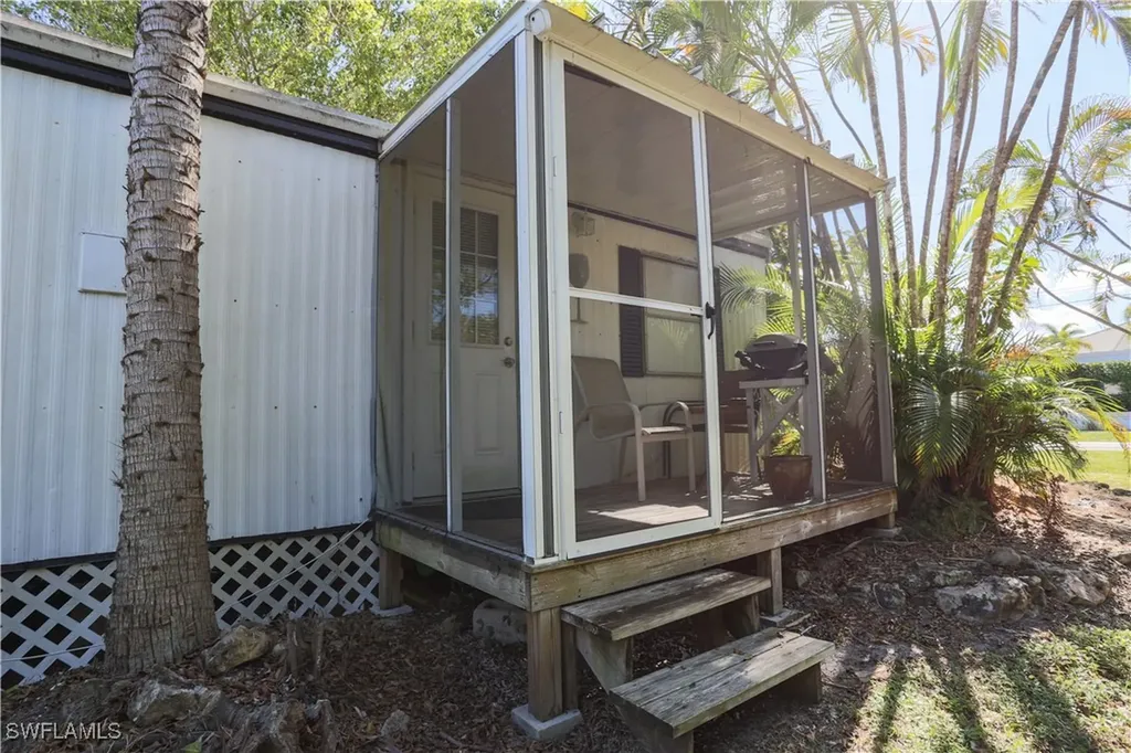 893 Manatee Road Naples FL 34114