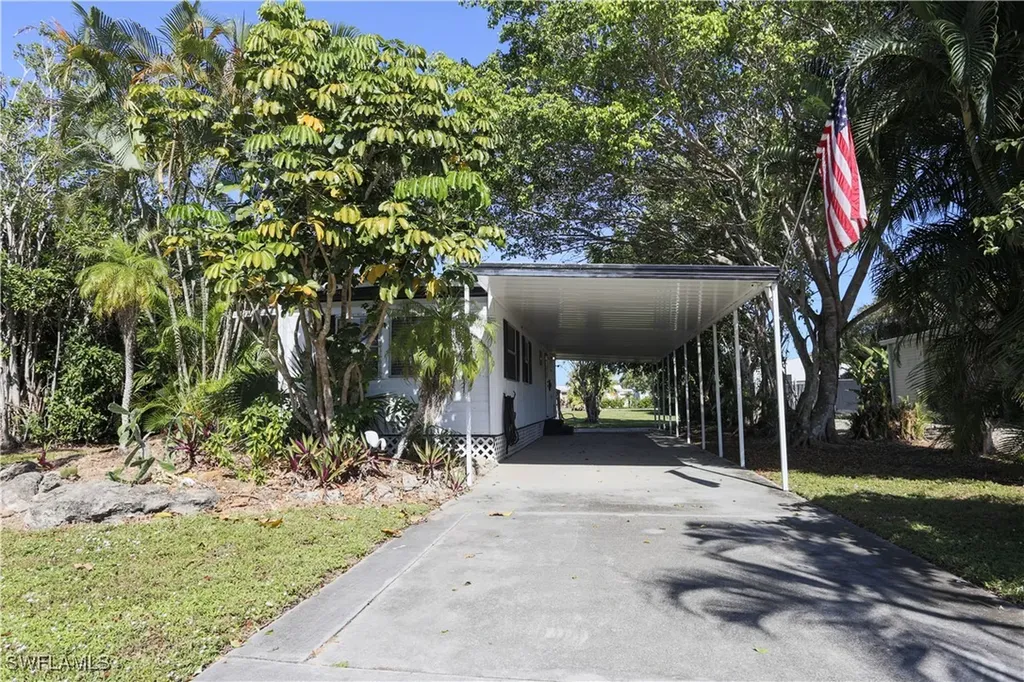 893 Manatee Road Naples FL 34114