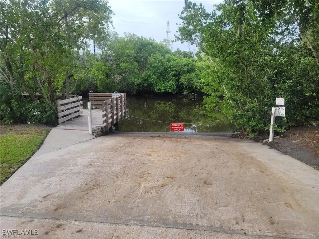 893 Manatee Road Naples FL 34114