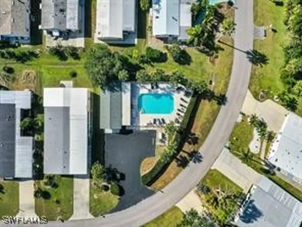 893 Manatee Road Naples FL 34114