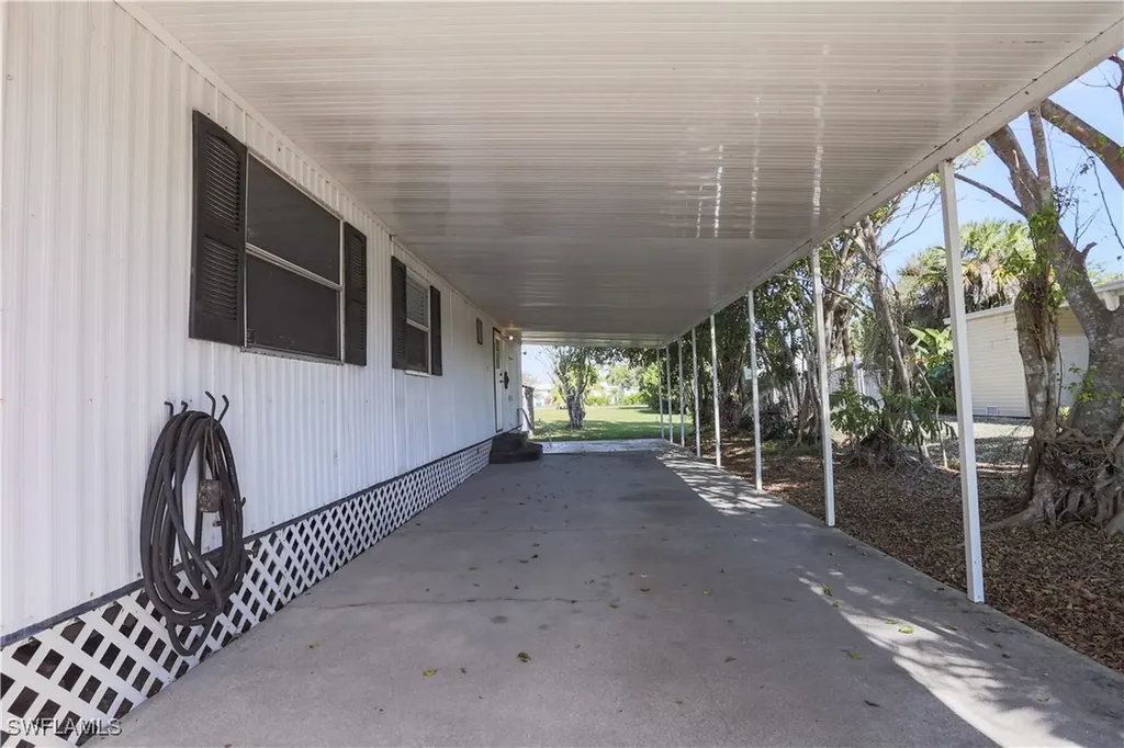 893 Manatee Road Naples FL 34114