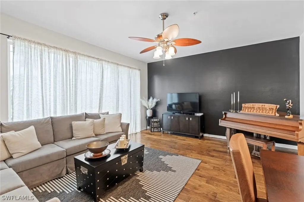941 Hampton Circle Naples FL 34105