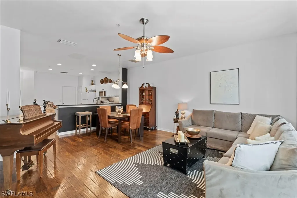 941 Hampton Circle Naples FL 34105