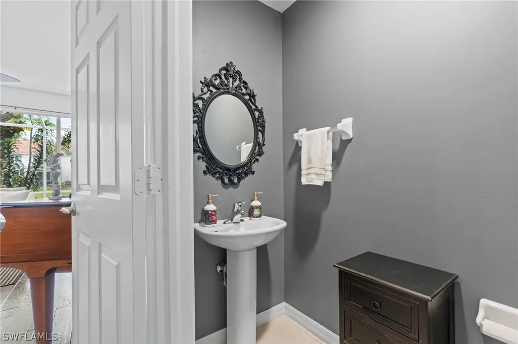 941 Hampton Circle Naples FL 34105