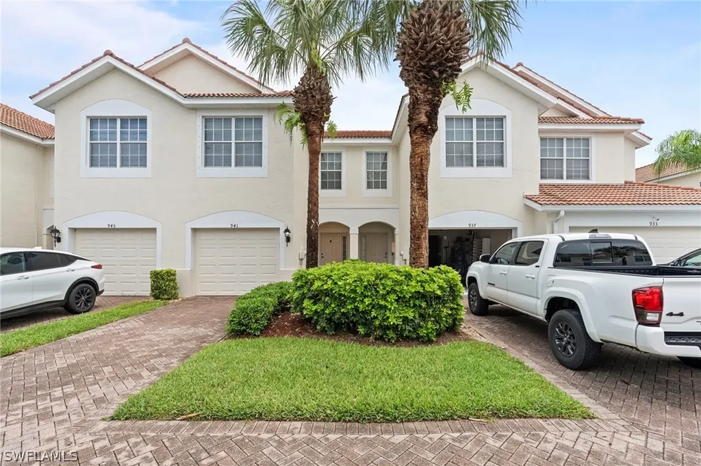 941 Hampton Circle Naples FL 34105