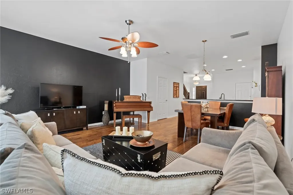 941 Hampton Circle Naples FL 34105