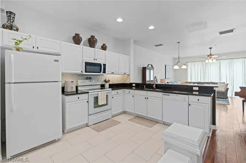 941 Hampton Circle Naples FL 34105