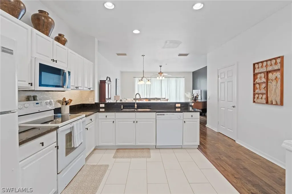 941 Hampton Circle Naples FL 34105