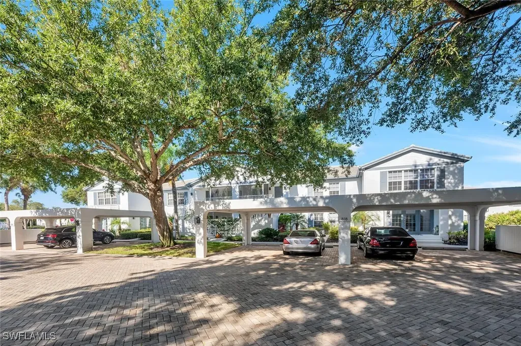 Naples FL, 818 Tanbark Drive, Unit 103