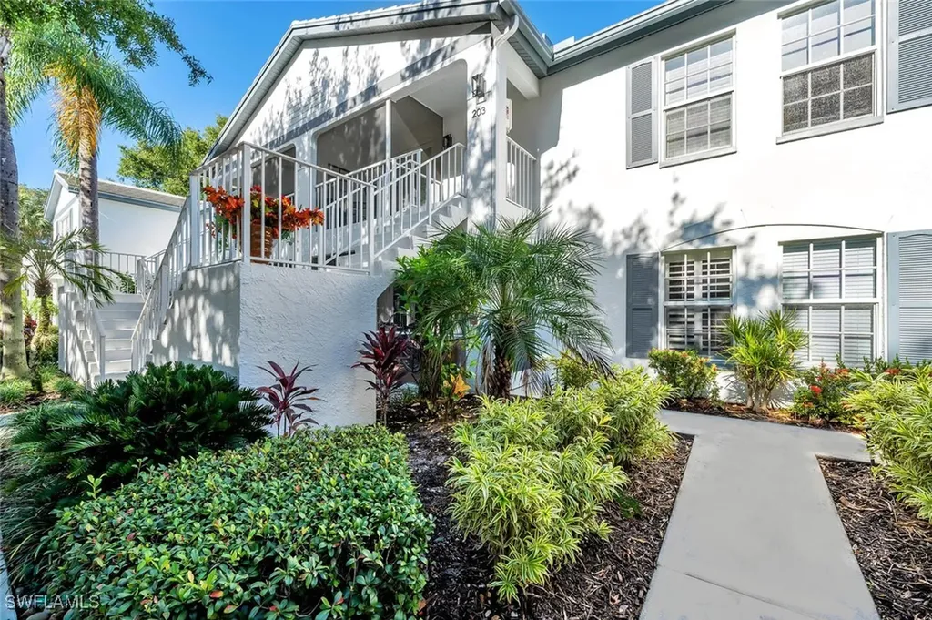 818 Tanbark Drive Naples FL 34108