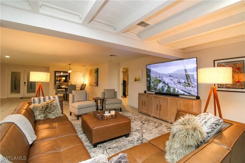 1555 Crayton Road Naples FL 34102