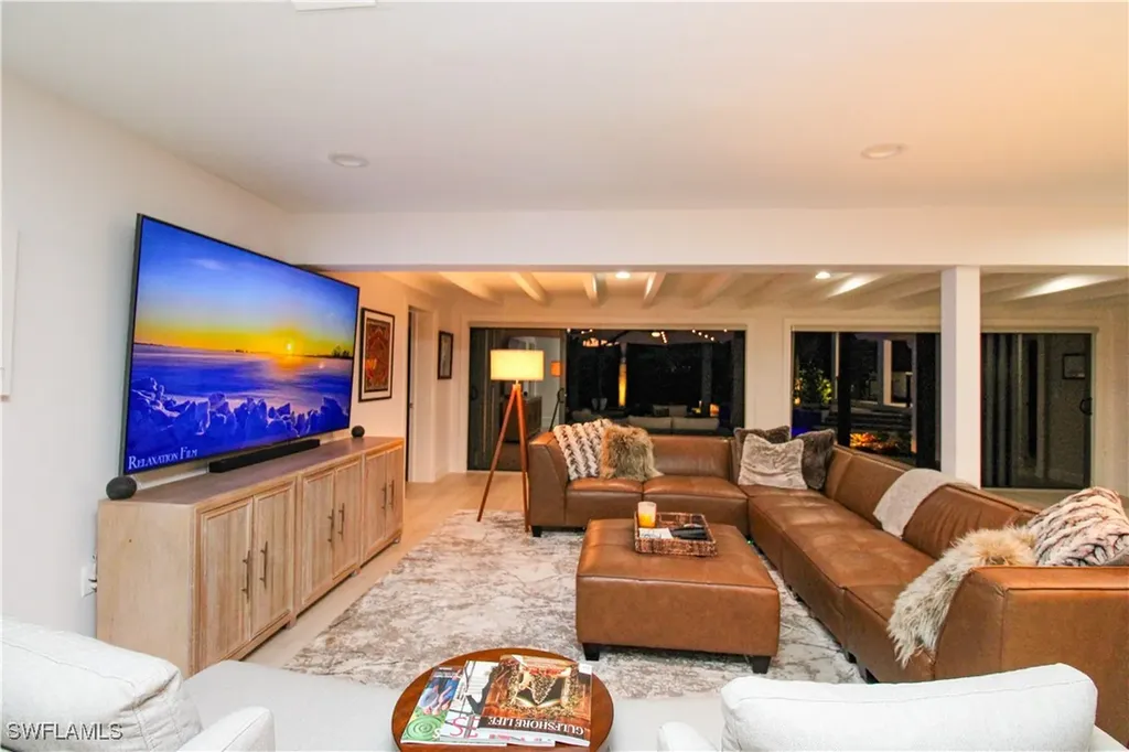 1555 Crayton Road Naples FL 34102