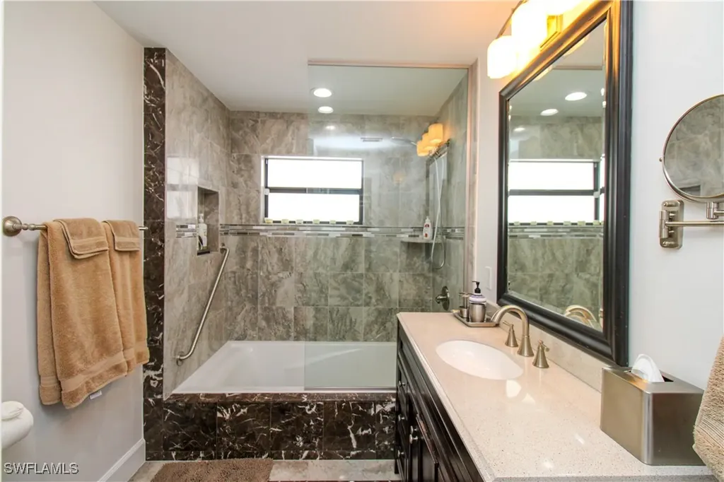 1555 Crayton Road Naples FL 34102
