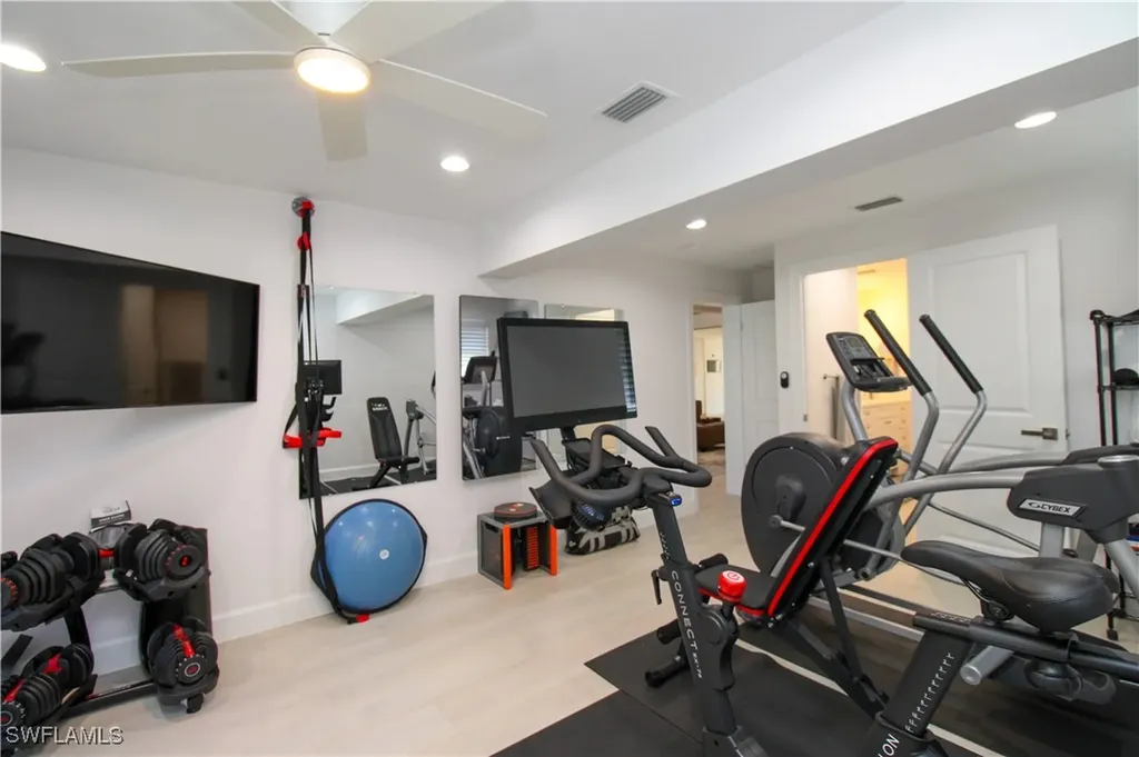 1555 Crayton Road Naples FL 34102