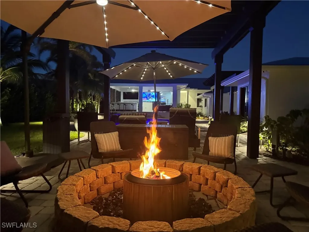1555 Crayton Road Naples FL 34102