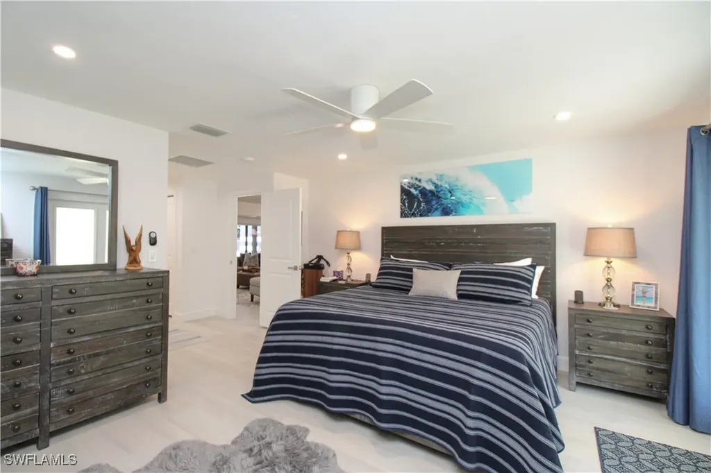 1555 Crayton Road Naples FL 34102
