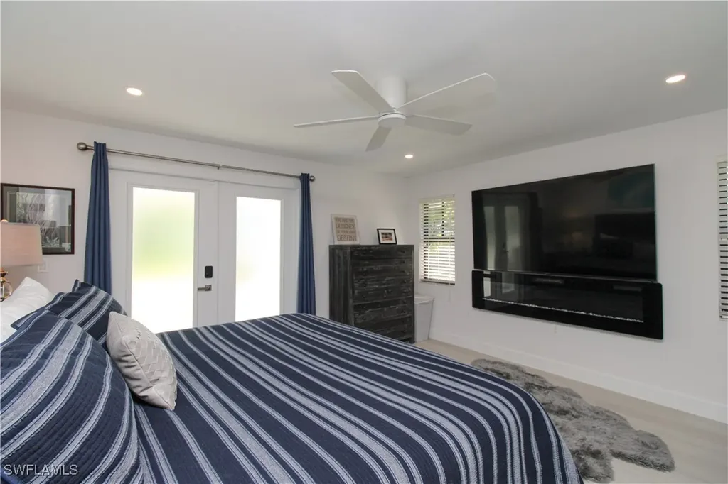 1555 Crayton Road Naples FL 34102