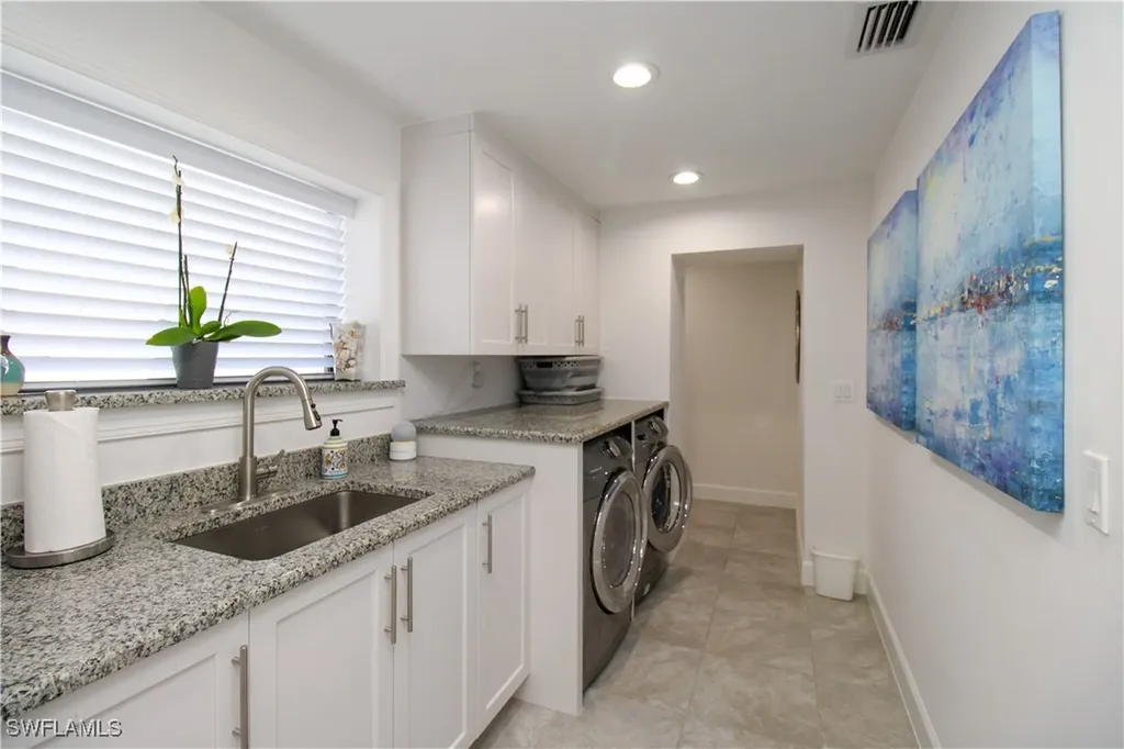 1555 Crayton Road Naples FL 34102