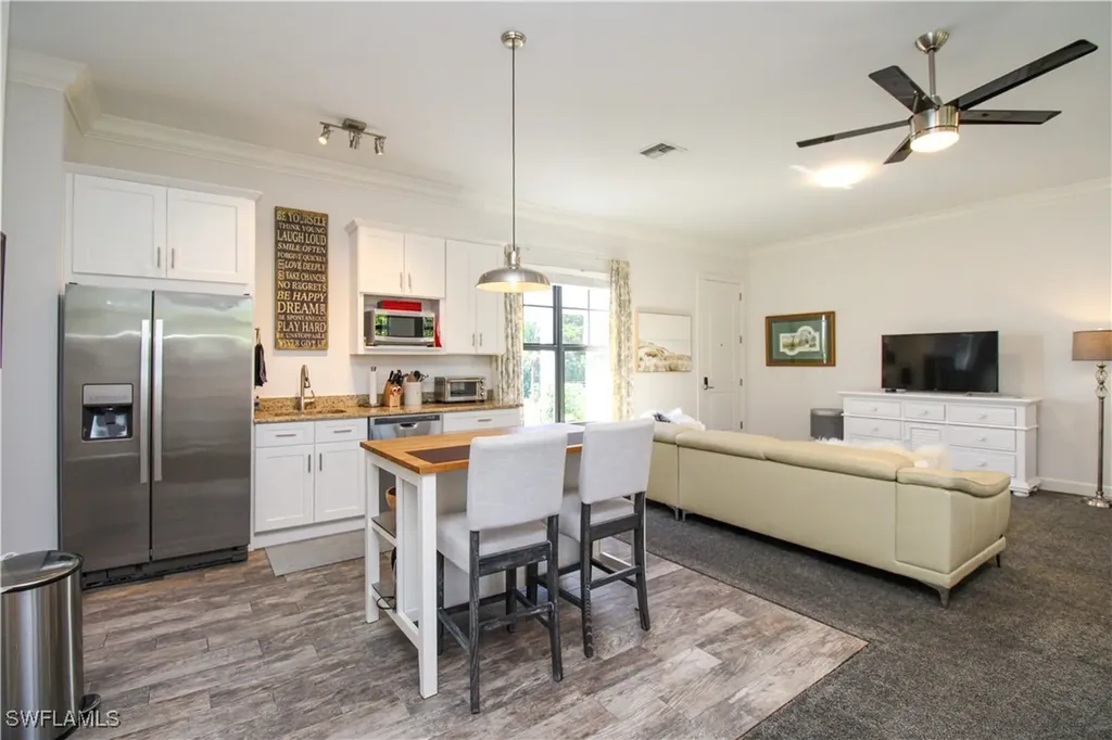 1555 Crayton Road Naples FL 34102