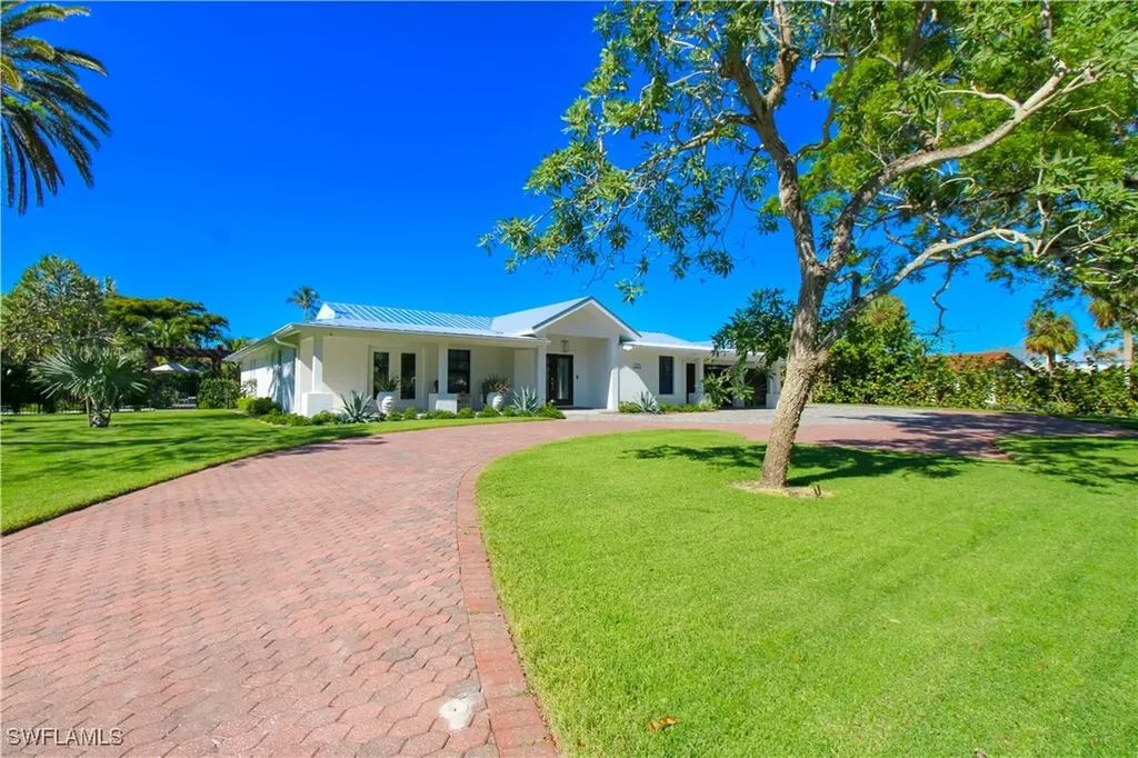 1555 Crayton Road Naples FL 34102