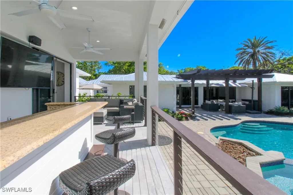 1555 Crayton Road Naples FL 34102