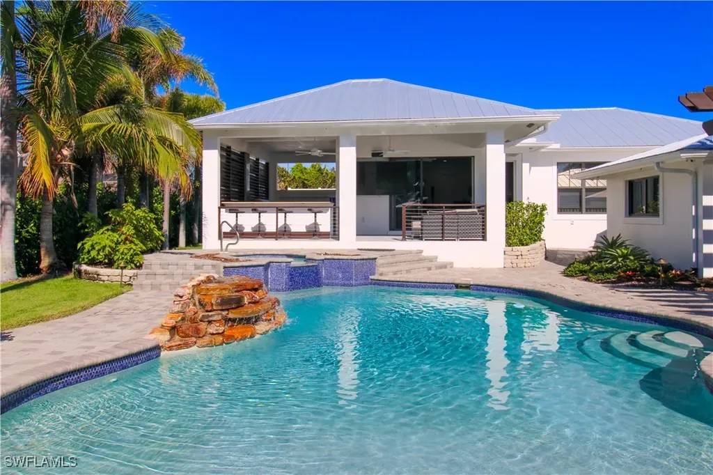 1555 Crayton Road Naples FL 34102