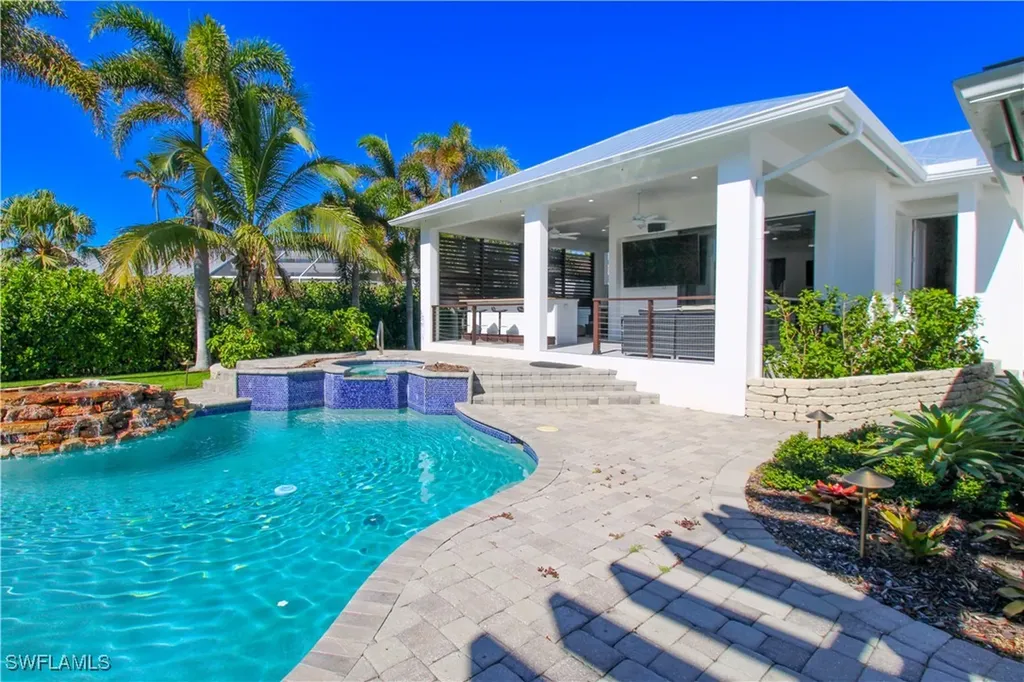 1555 Crayton Road Naples FL 34102