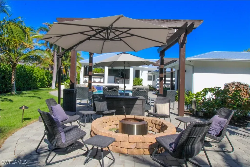 1555 Crayton Road Naples FL 34102