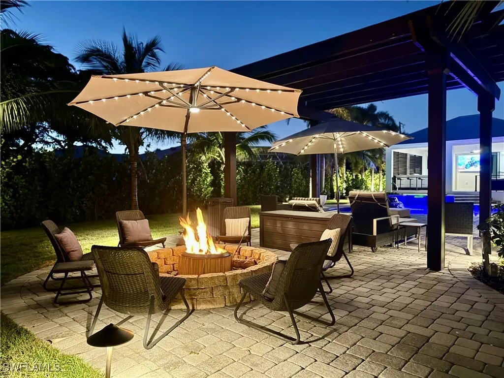 1555 Crayton Road Naples FL 34102