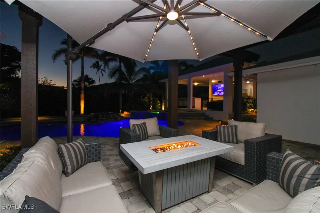 1555 Crayton Road Naples FL 34102