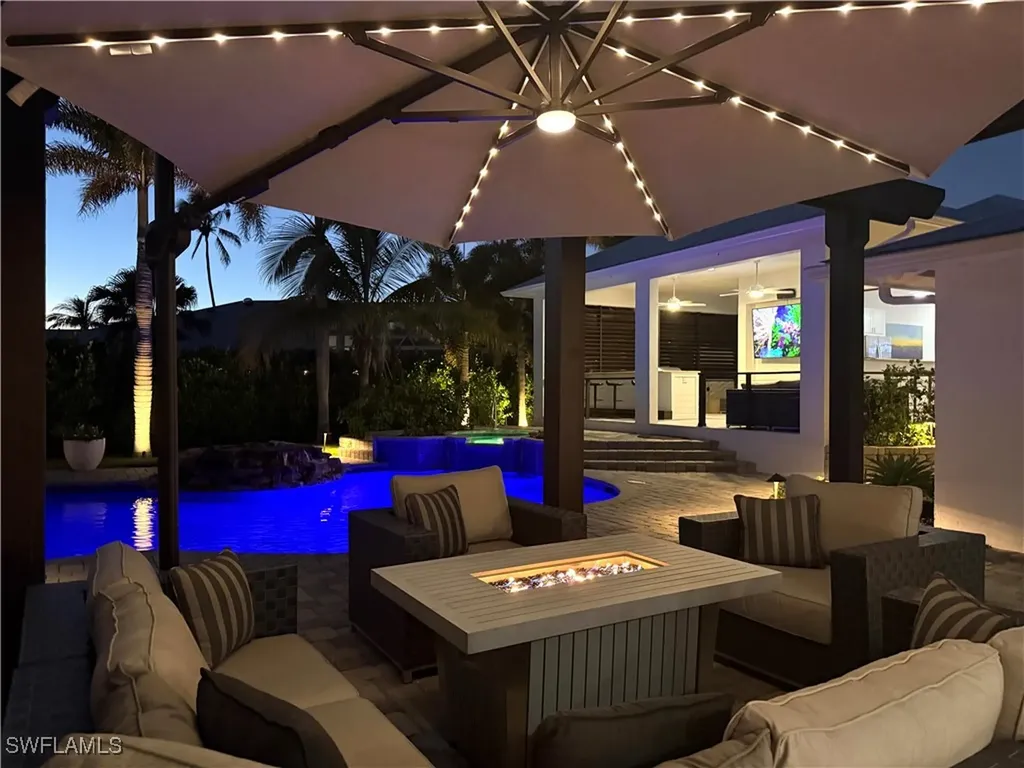 1555 Crayton Road Naples FL 34102