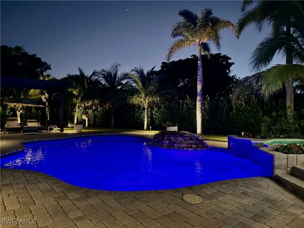 1555 Crayton Road Naples FL 34102