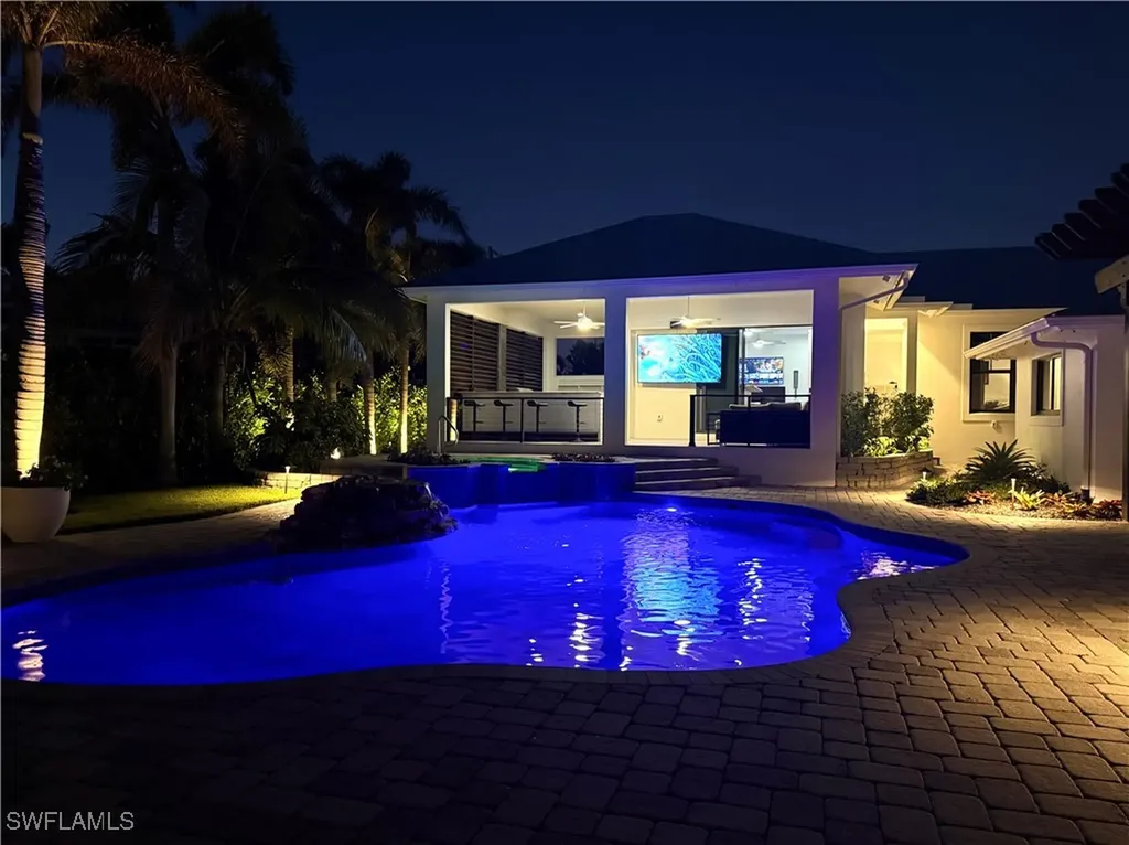 1555 Crayton Road Naples FL 34102