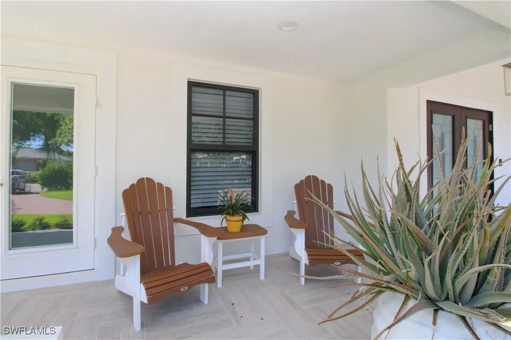 1555 Crayton Road Naples FL 34102