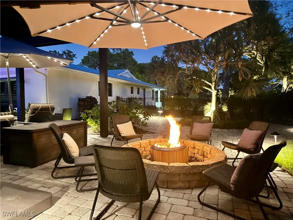 1555 Crayton Road Naples FL 34102