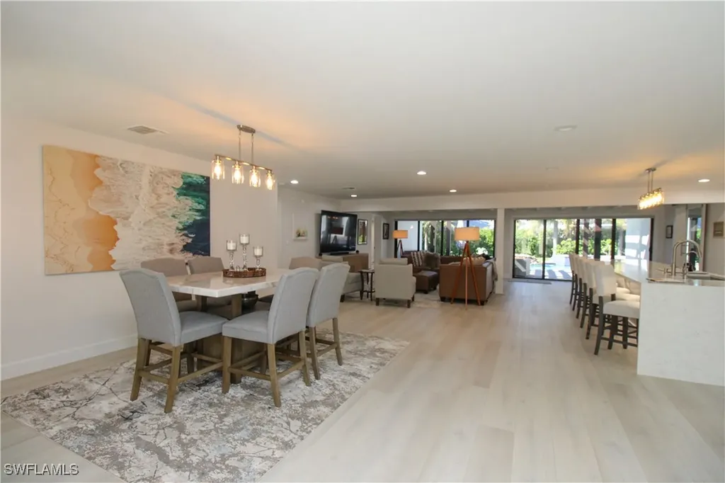 1555 Crayton Road Naples FL 34102