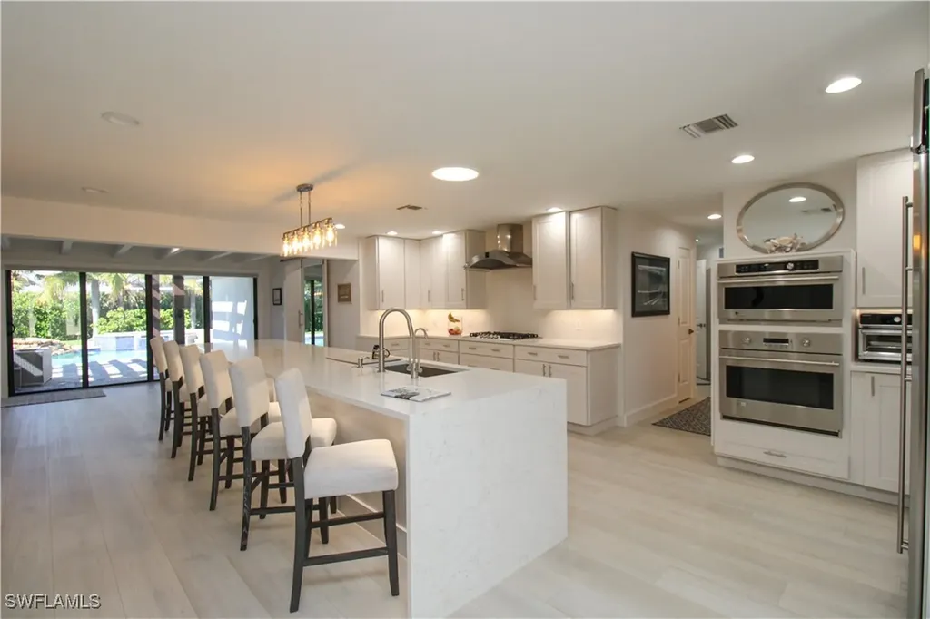 1555 Crayton Road Naples FL 34102