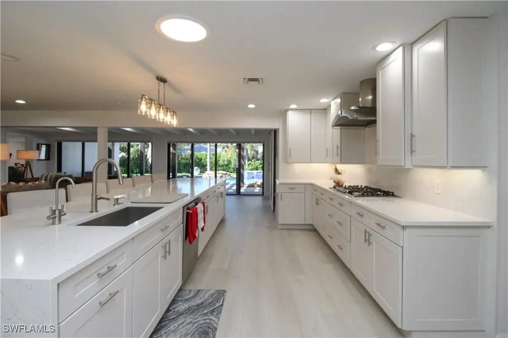 1555 Crayton Road Naples FL 34102