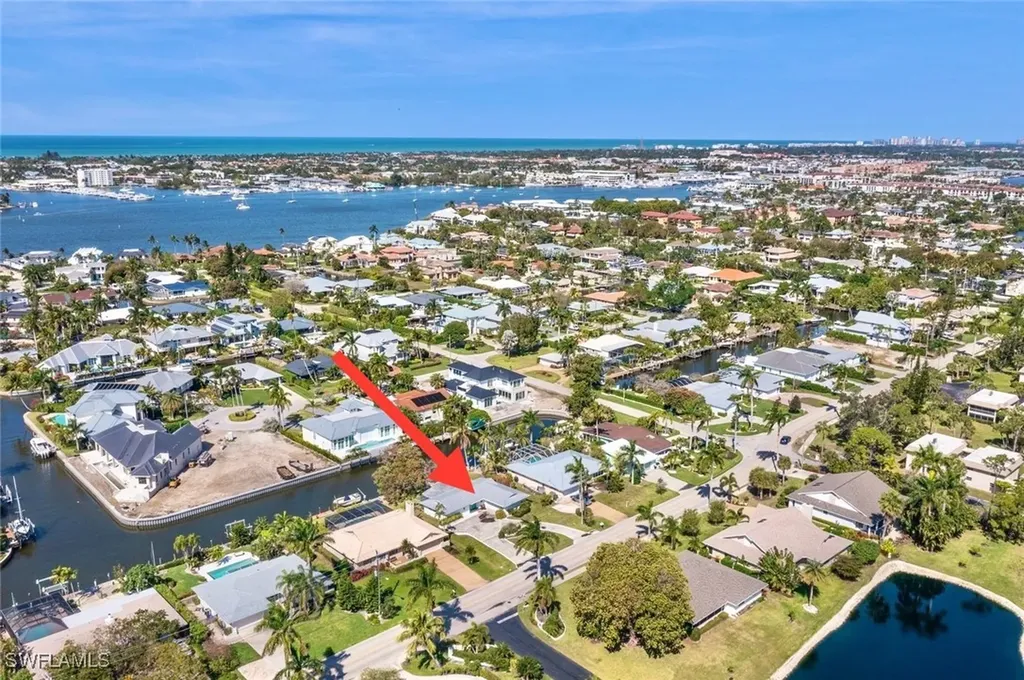 1696 Sandpiper Street Naples FL 34102