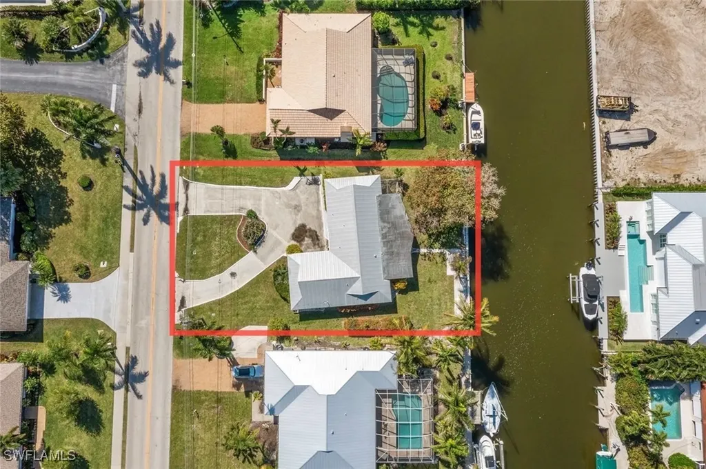 1696 Sandpiper Street Naples FL 34102