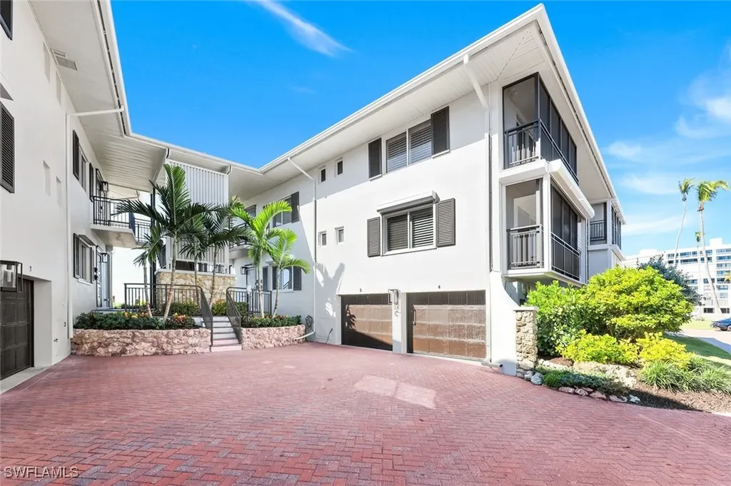 2211 Gulf Shore Boulevard N Naples FL 34102
