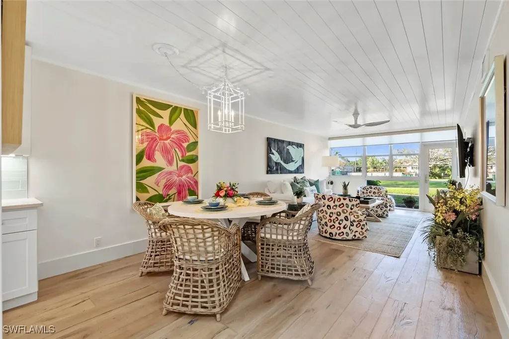 Naples FL, 676 Broad Avenue S, Unit J676