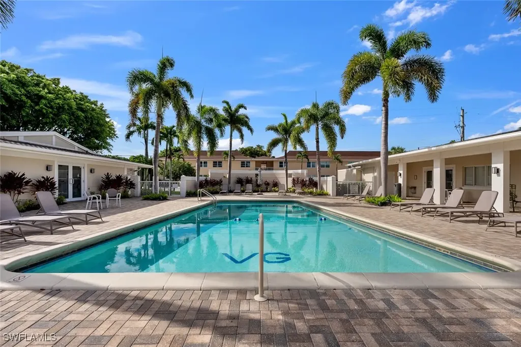 676 Broad Avenue S Naples FL 34102
